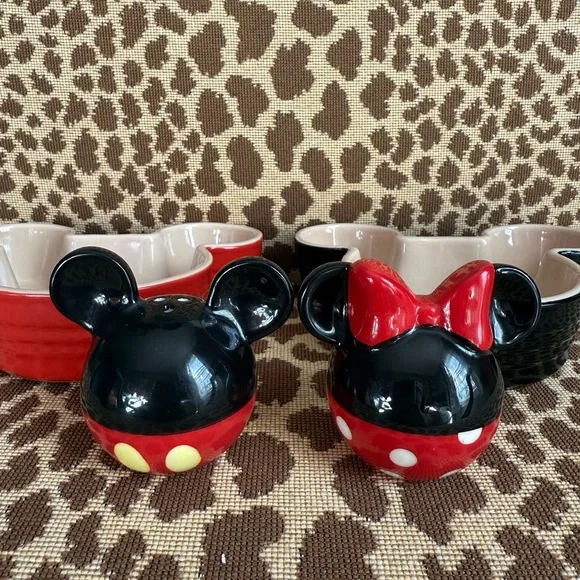 Le Creuset Mickey Mouse Ramekin Set (2) - Picture 2 of 6